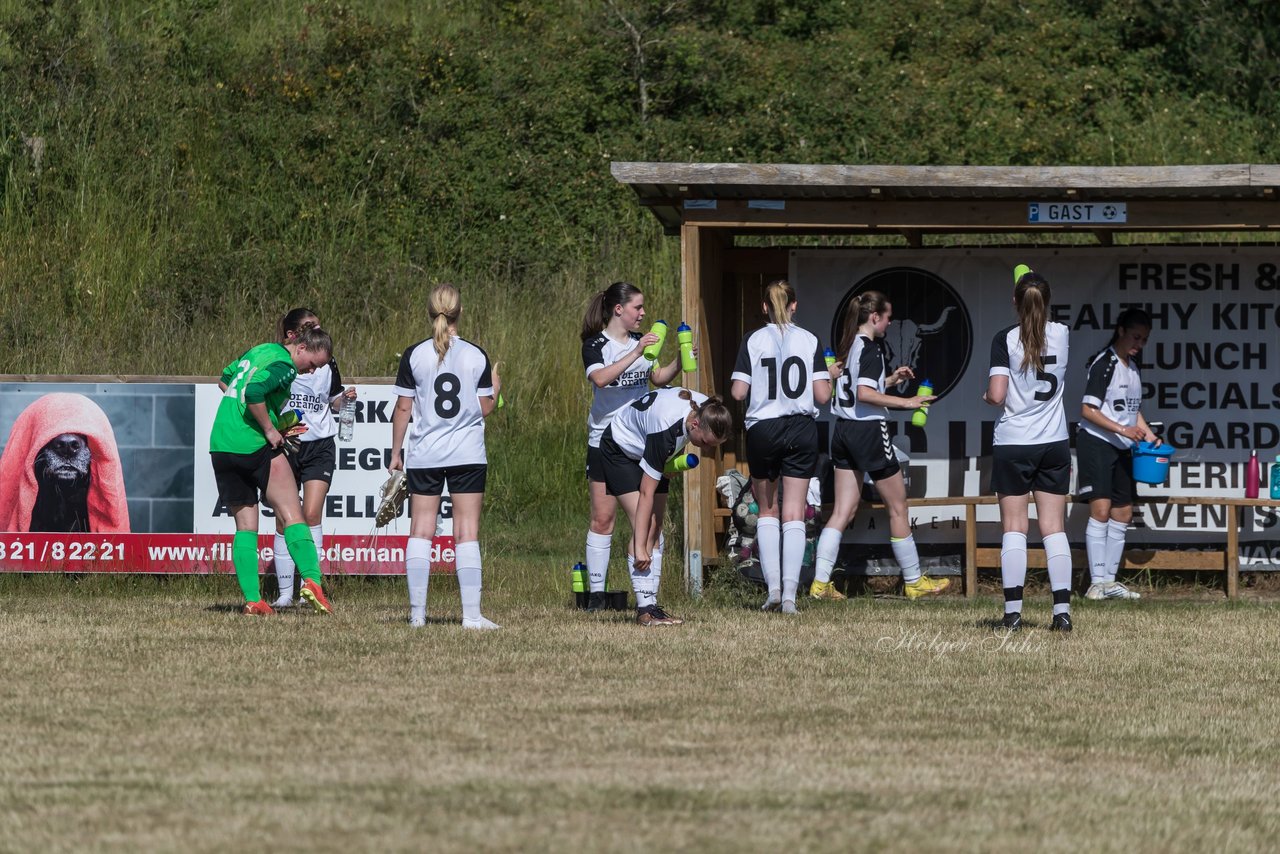 Bild 374 - wBJ TuRa Meldorf/Buesum - JFV Luebeck : Ergebnis: 1:0